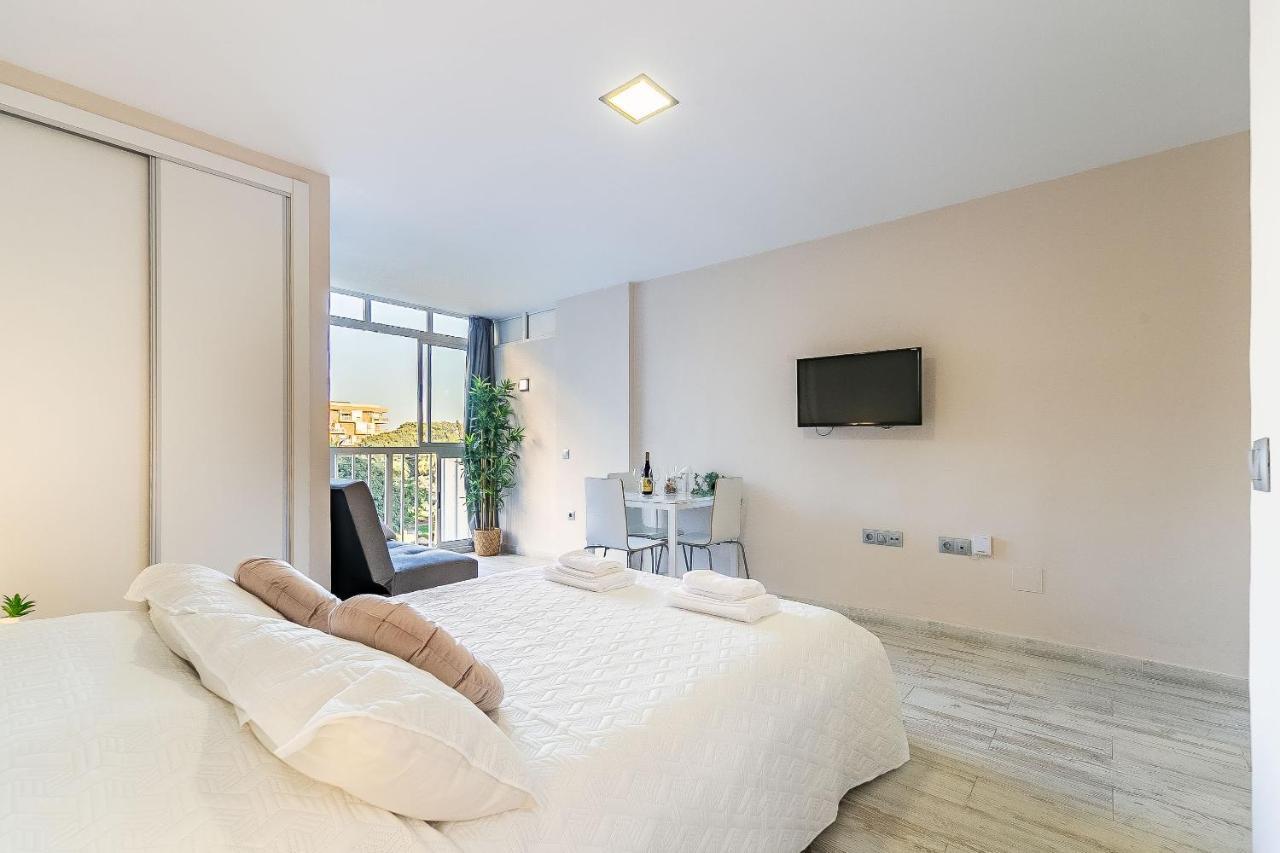 Sun Coast Benalmadena -- Superb Studio With 4 Pools, Gardens & Breakfast Εξωτερικό φωτογραφία