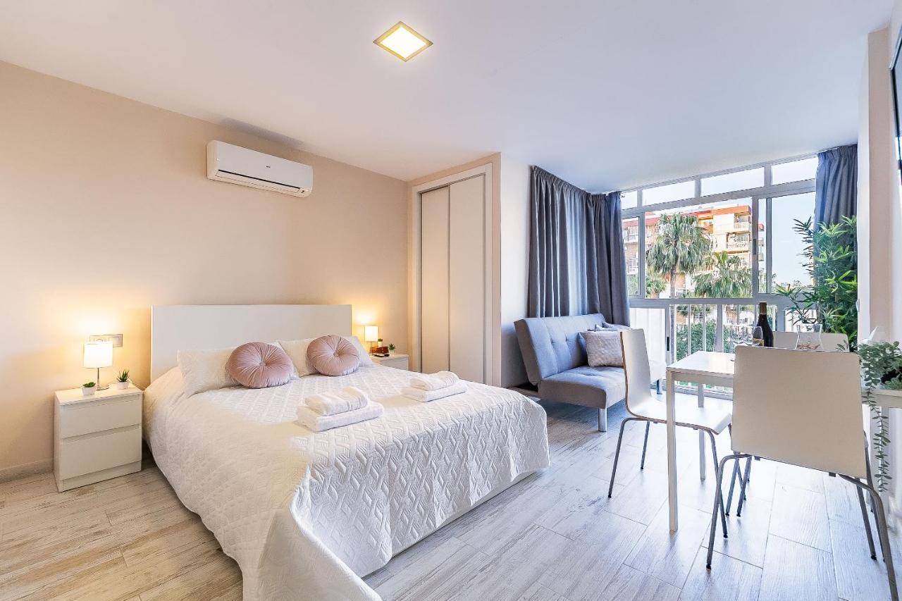Sun Coast Benalmadena -- Superb Studio With 4 Pools, Gardens & Breakfast Εξωτερικό φωτογραφία